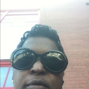 Meet your Posher, Kendra